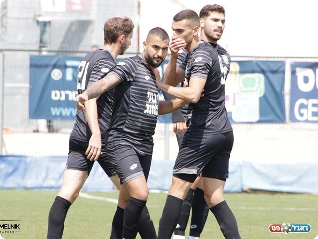 שחקני אילת חוגגים (בן מלניק)